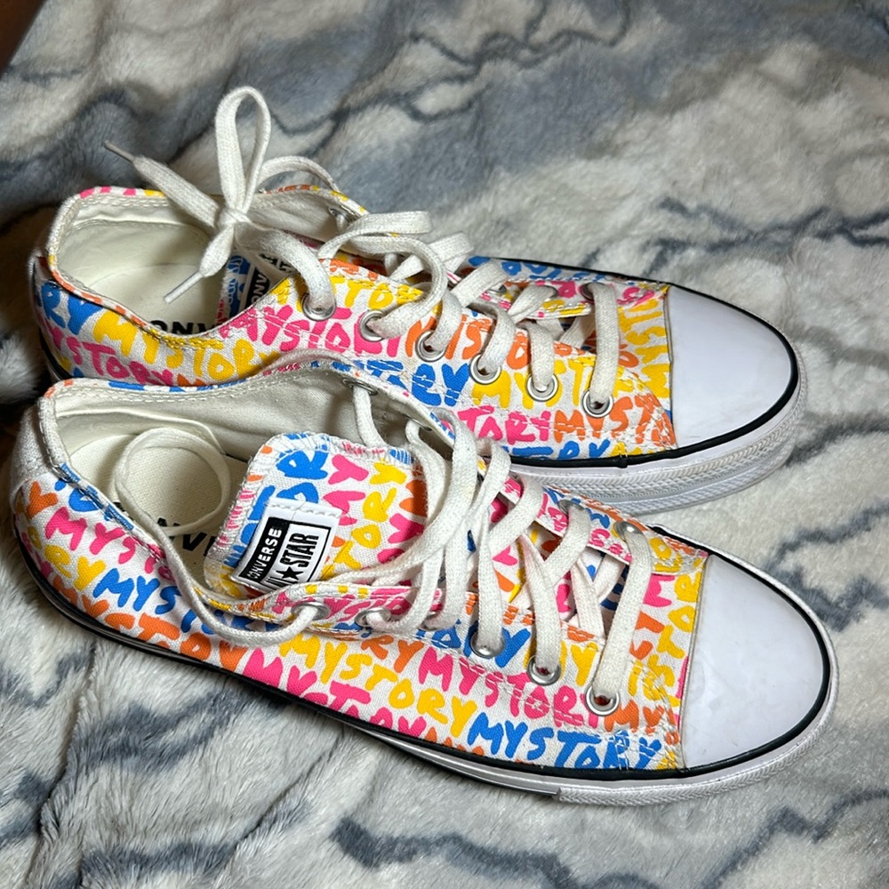 Platform Converse; “My Story”. Size: W/9-M/7